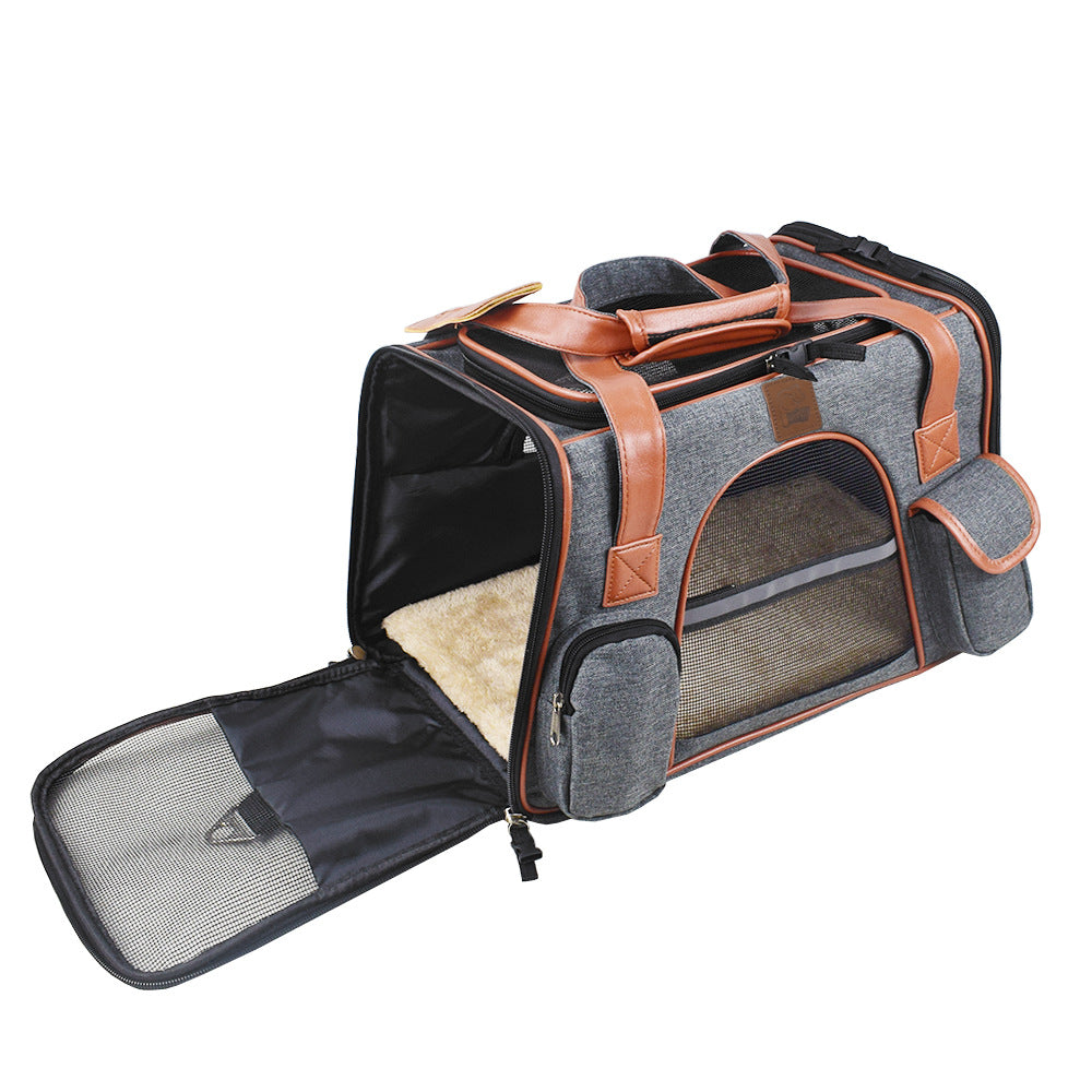 Elegant transport bag for convenient travel with dogs and cats