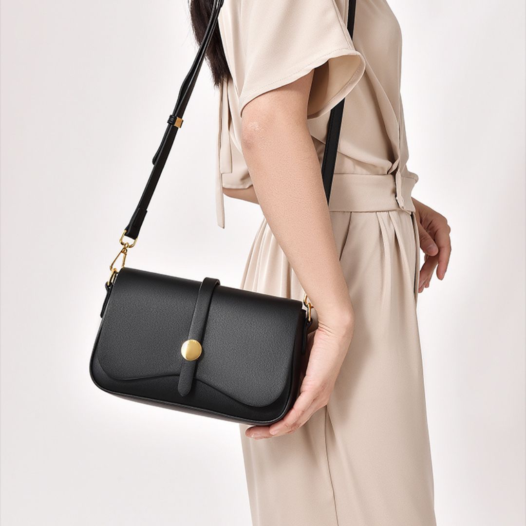 Kenzie handbag in elegant and chic faux leather