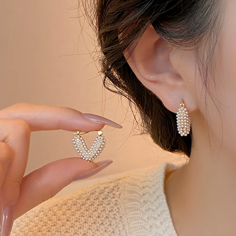 Clomoe™ | Earrings - Modern Elegance with V-Shaped Pearls