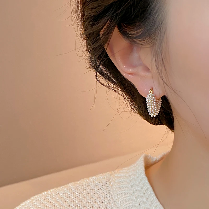 Clomoe™ | Earrings - Modern Elegance with V-Shaped Pearls