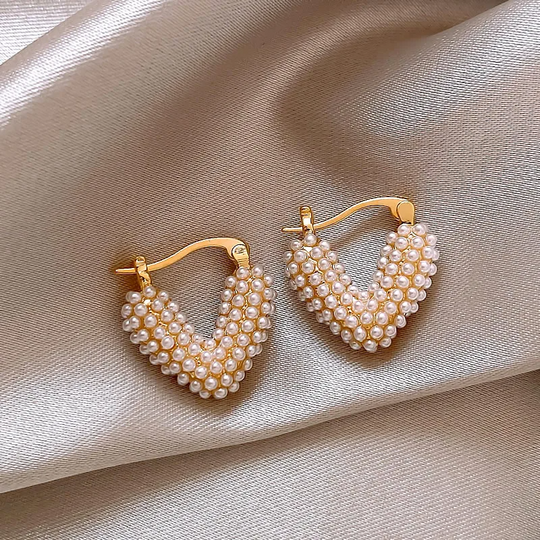 Clomoe™ | Earrings - Modern Elegance with V-Shaped Pearls