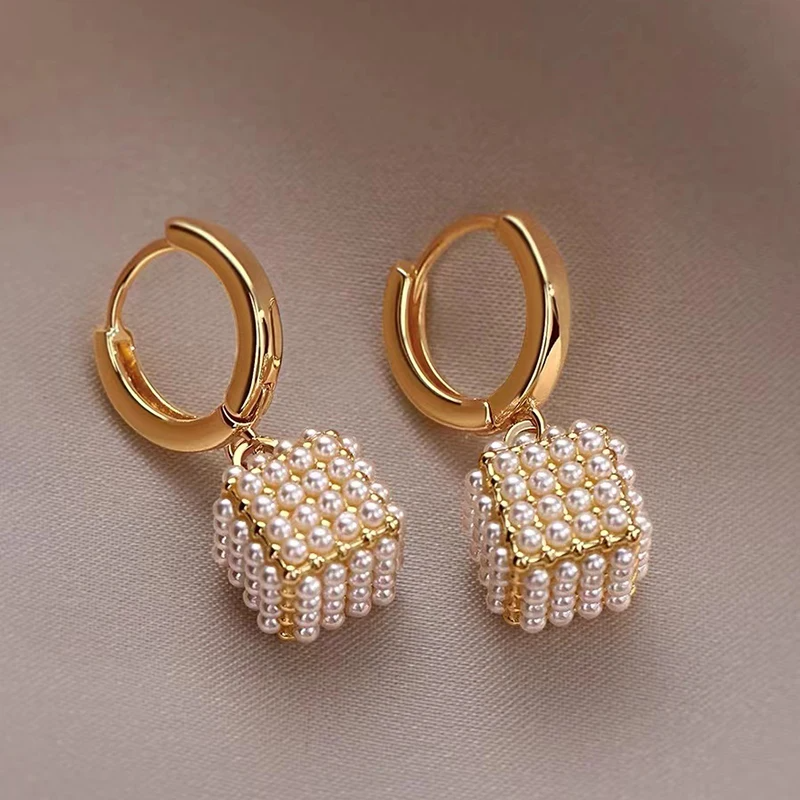 Clomoe™ | Cube Earrings - Sophistication and Modernity