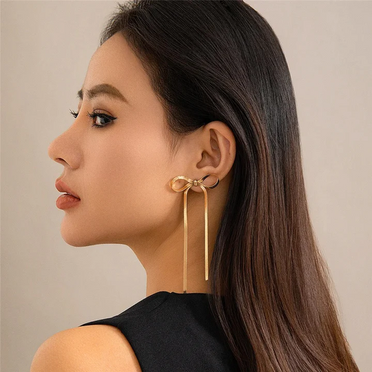 Clomoe™ | Earrings with Knot - Refined Elegance with a Touch of Charm