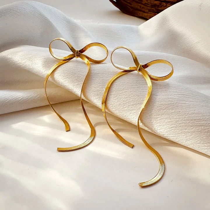 Clomoe™ | Earrings with Knot - Refined Elegance with a Touch of Charm