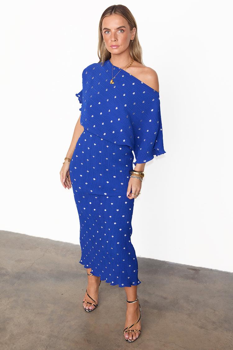 Maxi Dress with Off-the-Shoulder Sleeves | Effortless Elegance