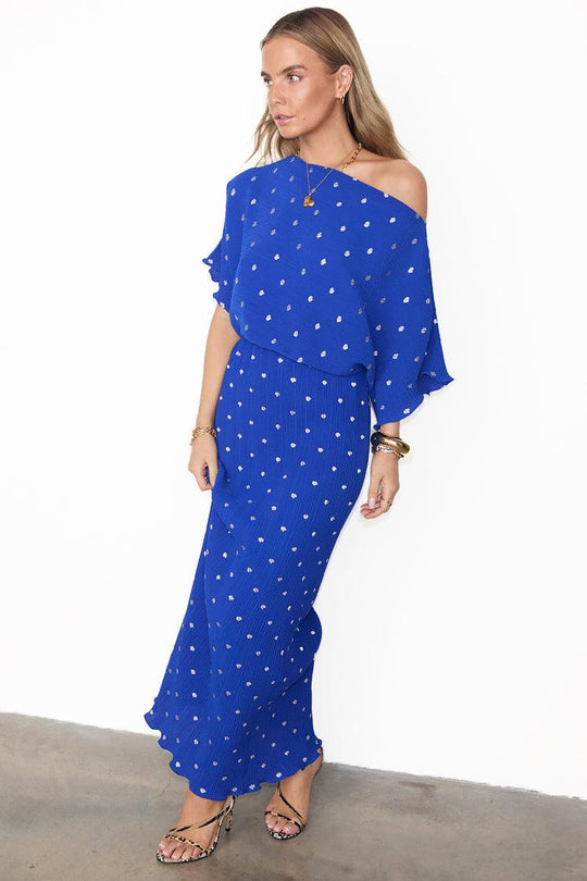 Maxi Dress with Off-the-Shoulder Sleeves | Effortless Elegance